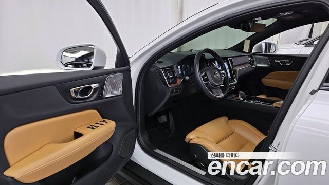Volvo V60 Cross Country (II) B5 Pro AWD 2022 — фото 10