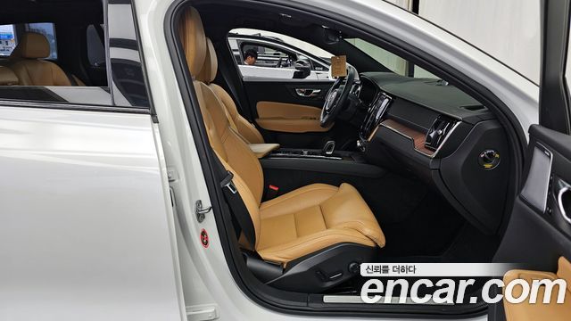 Volvo V60 Cross Country (II) B5 Pro AWD 2022 — фото 11