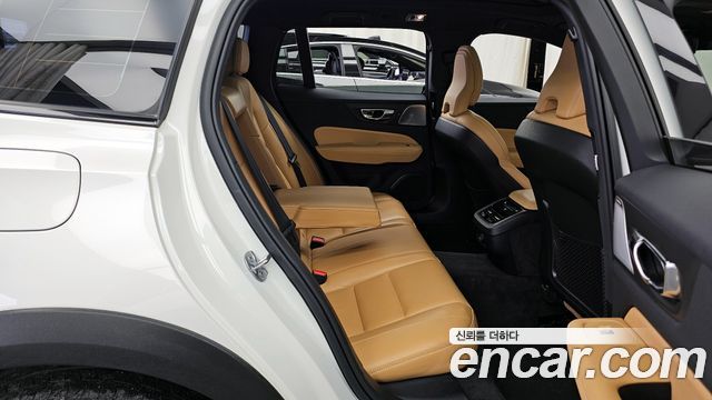 Volvo V60 Cross Country (II) B5 Pro AWD 2022 — фото 12