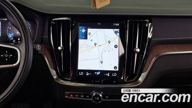 Volvo V60 Cross Country (II) B5 Pro AWD 2022 — фото 14