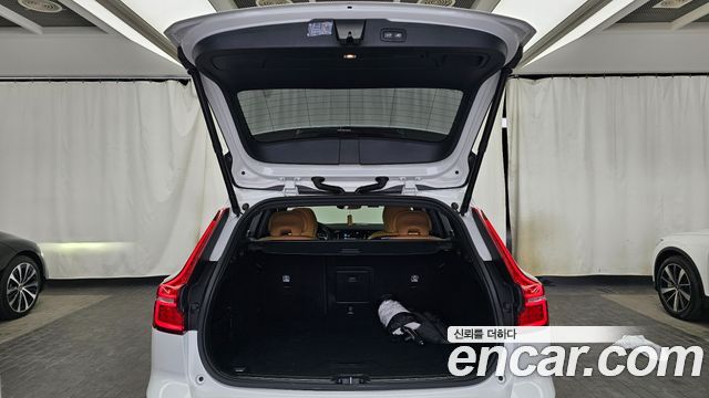 Volvo V60 Cross Country (II) B5 Pro AWD 2022 — фото 20