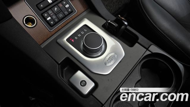 Land Rover Discovery 4 3.0 SDV6 SE 2016 — фото 9