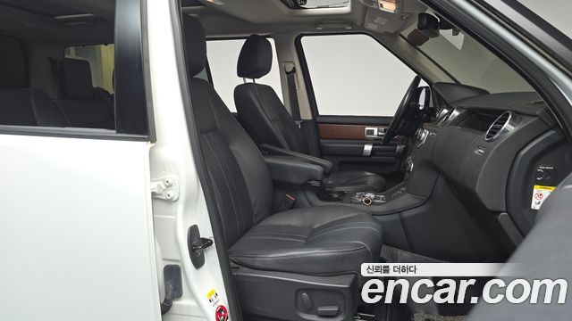 Land Rover Discovery 4 3.0 SDV6 SE 2016 — фото 11
