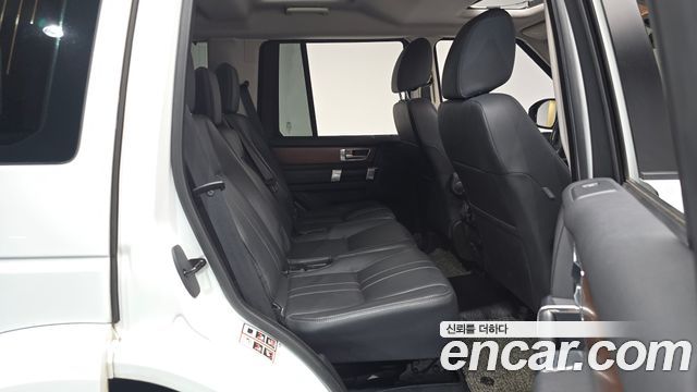 Land Rover Discovery 4 3.0 SDV6 SE 2016 — фото 12