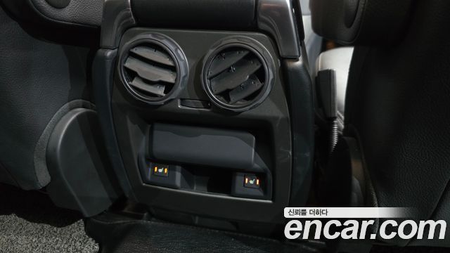 Land Rover Discovery 4 3.0 SDV6 SE 2016 — фото 19