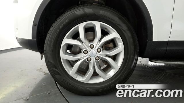 Land Rover Discovery 5 2.0 SD4 SE 2019 — фото 5