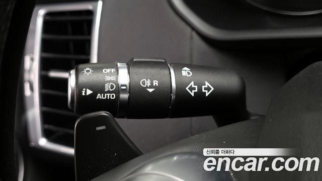 Land Rover Discovery 5 2.0 SD4 SE 2019 — фото 16