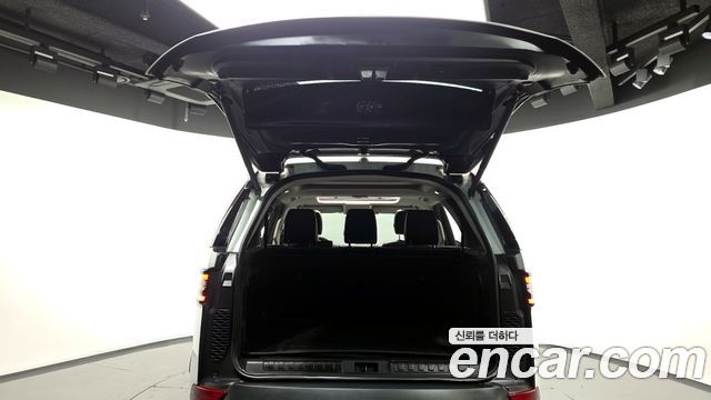 Land Rover Discovery 5 2.0 SD4 SE 2019 — фото 20
