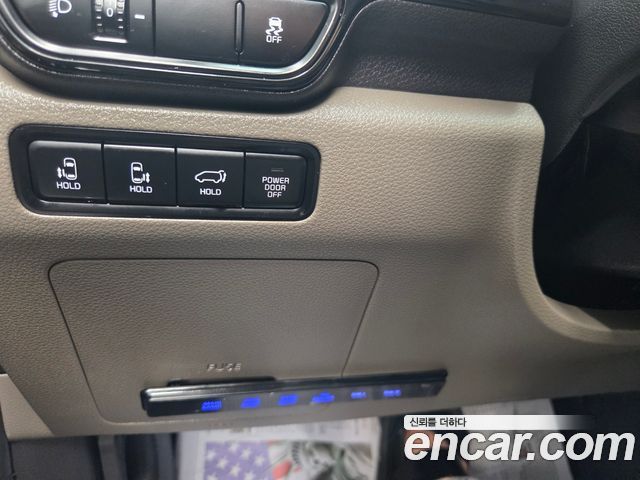 Kia Carnival (IV) Gasoline 4-Seater Hi Limousine Signature 2024 — фото 21