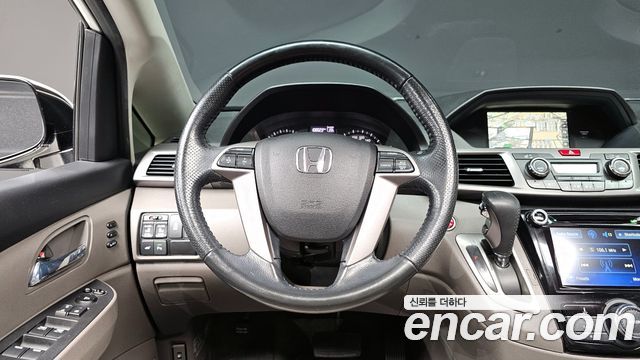 Honda Odyssey 3.5 4th 2016 — фото 13