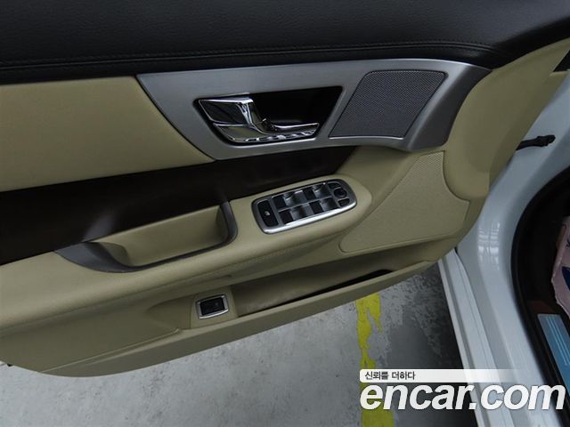 Jaguar XF 2.0 Luxury X250 2014 — фото 17