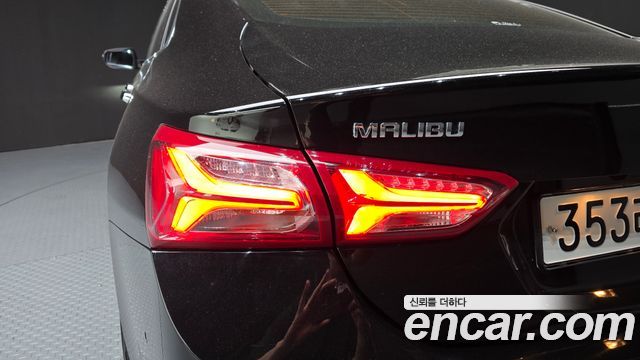 Chevrolet Malibu 2.0 Turbo Premier Special 2022 — фото 23