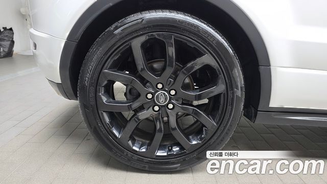 Land Rover Range Rover Evoque 2.0 Si4 Dynamic Coupe 2013 — фото 5
