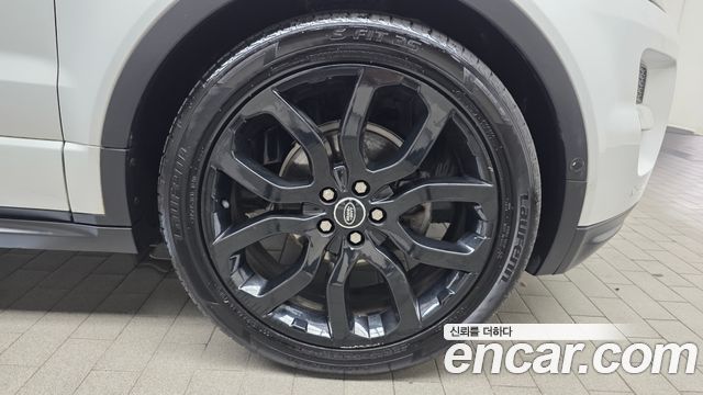 Land Rover Range Rover Evoque 2.0 Si4 Dynamic Coupe 2013 — фото 21