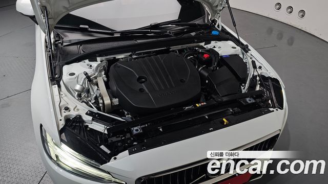 Volvo S60 (III) B5 Ultimate Bright 2023 — фото 6