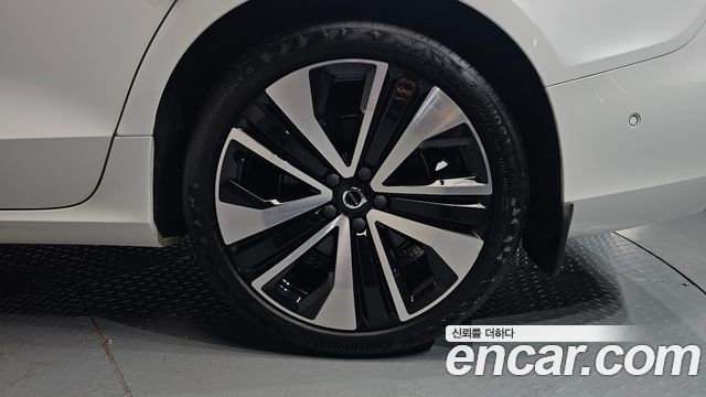 Volvo S60 (III) B5 Ultimate Bright 2023 — фото 21
