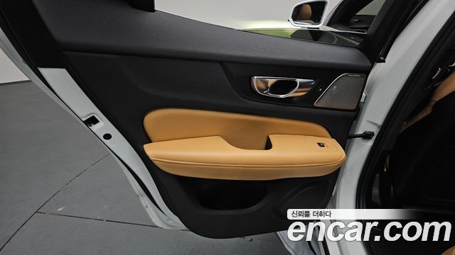 Volvo S60 (III) B5 Ultimate Bright 2023 — фото 25