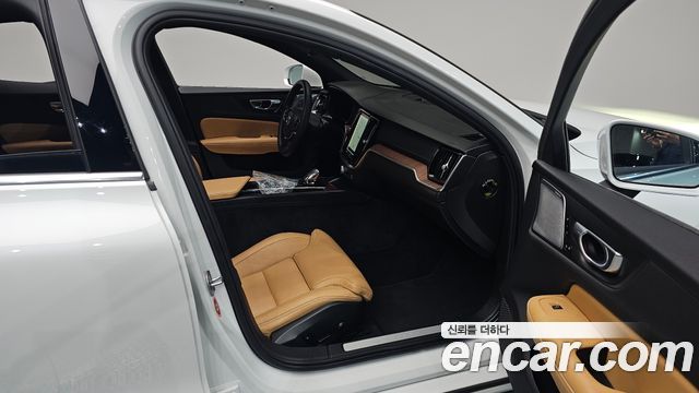Volvo S60 (III) B5 Ultimate Bright 2023 — фото 26