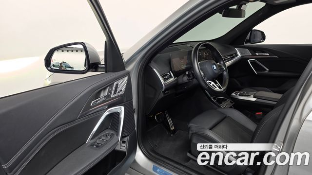 BMW iX1 (U11) xDrive 30 M Sport 2023 — фото 10