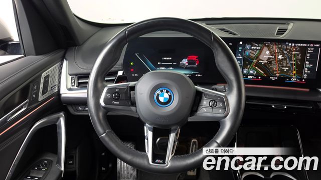 BMW iX1 (U11) xDrive 30 M Sport 2023 — фото 16