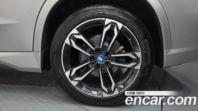 BMW iX1 (U11) xDrive 30 M Sport 2023 — фото 27