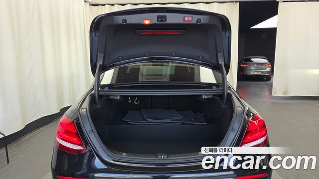 Mercedes-Benz E-Class (W213) E300e Exclusive 2019 — фото 20