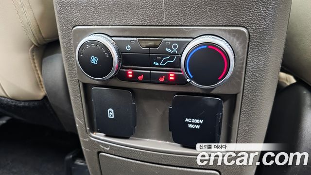 Ford Explorer (VI) 3.0 Platinum 4WD 2022 — фото 17