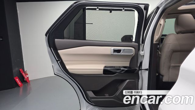 Ford Explorer (VI) 3.0 Platinum 4WD 2022 — фото 25