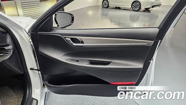 Hyundai Grandeur (IG) 3.0 LPi Rent Car Modern 2022 — фото 25