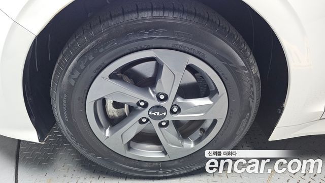 Kia K5 (III) 2.0 LPI(Renter car) Strandard 2023 — фото 5