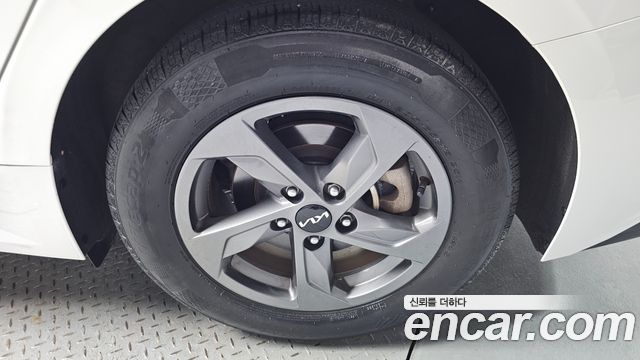Kia K5 (III) 2.0 LPI(Renter car) Strandard 2023 — фото 21