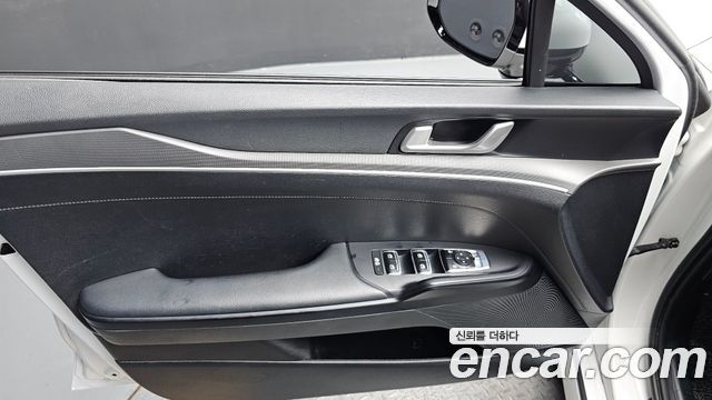Kia K5 (III) 2.0 LPI(Renter car) Strandard 2023 — фото 24