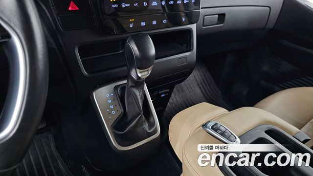 Hyundai Staria Tourer 11-Seater Modern 2022 — фото 9