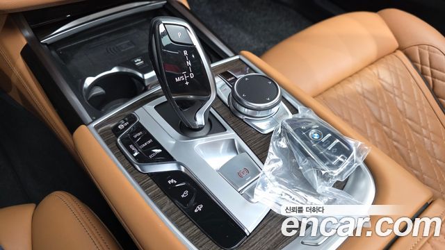 BMW 7 Series (G11) 740Li xDrive Design Pure Excellence 2020 — фото 9