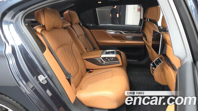 BMW 7 Series (G11) 740Li xDrive Design Pure Excellence 2020 — фото 11