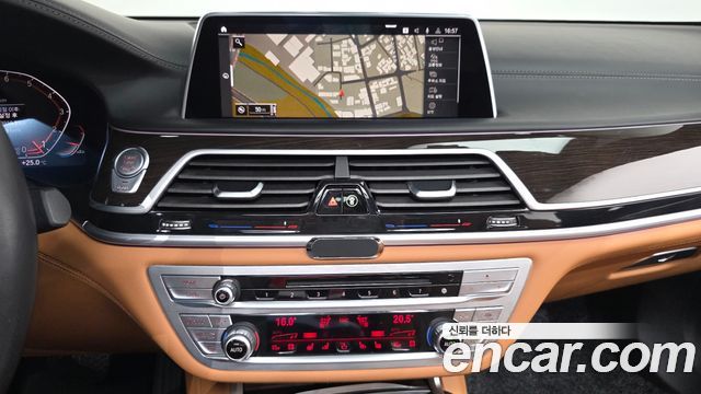 BMW 7 Series (G11) 740Li xDrive Design Pure Excellence 2020 — фото 14