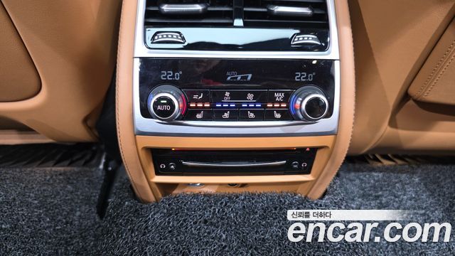BMW 7 Series (G11) 740Li xDrive Design Pure Excellence 2020 — фото 31