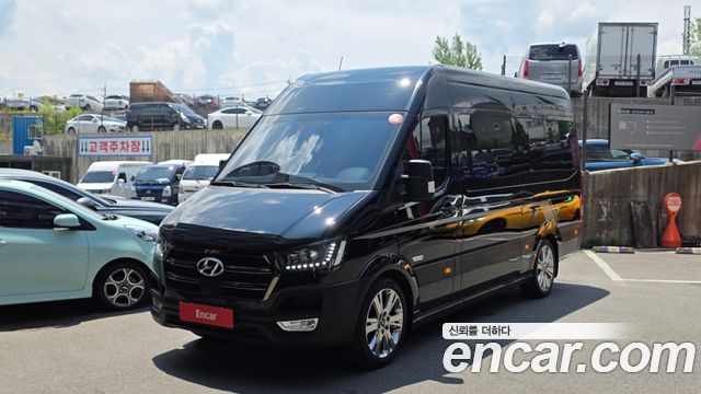 Hyundai Solati 11-Seater Luxury