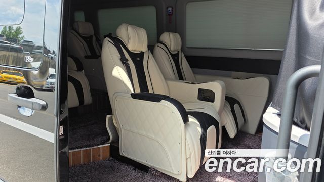 Hyundai Solati 11-Seater Luxury 2021 — фото 26