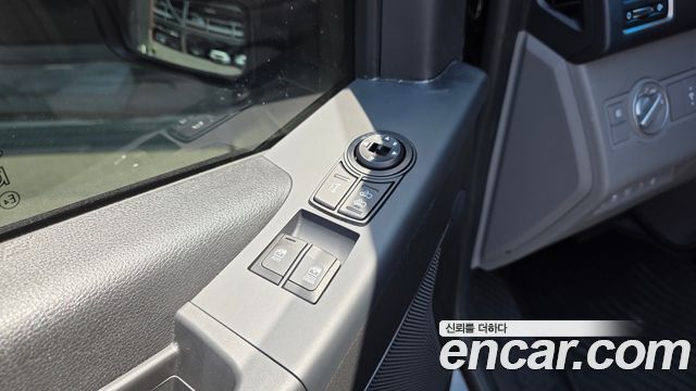 Hyundai Solati 11-Seater Luxury 2021 — фото 34