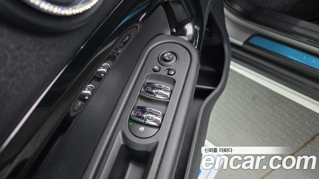 MINI Cooper Countryman Classic Plus Launch Pack 2nd Gen 2023 — фото 28