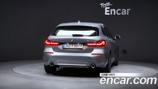 BMW 1 Series (F40) 120i Advantage 2022 — фото 4