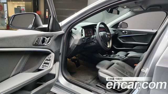 BMW 1 Series (F40) 120i Advantage 2022 — фото 10