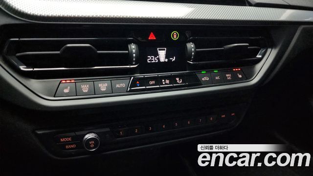 BMW 1 Series (F40) 120i Advantage 2022 — фото 17