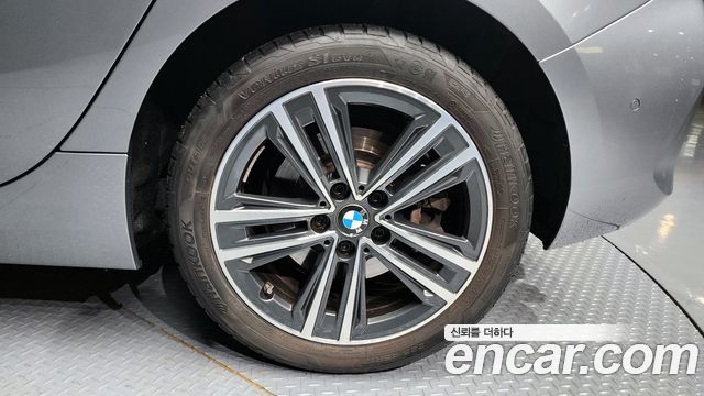 BMW 1 Series (F40) 120i Advantage 2022 — фото 21