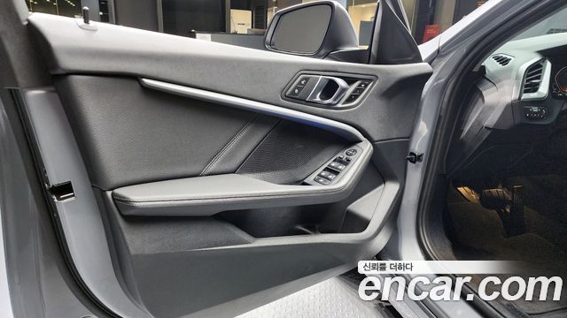 BMW 1 Series (F40) 120i Advantage 2022 — фото 24