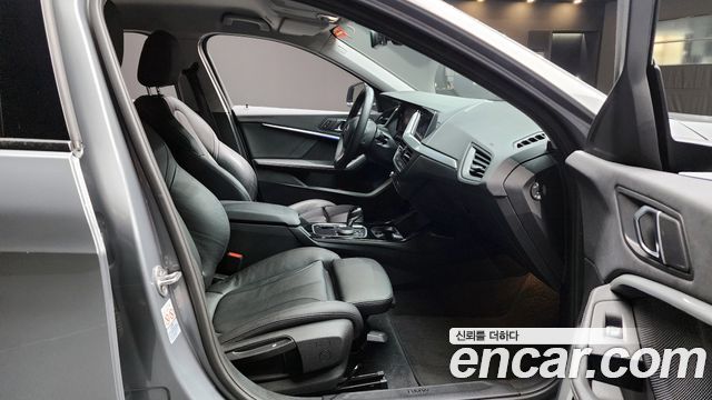 BMW 1 Series (F40) 120i Advantage 2022 — фото 26