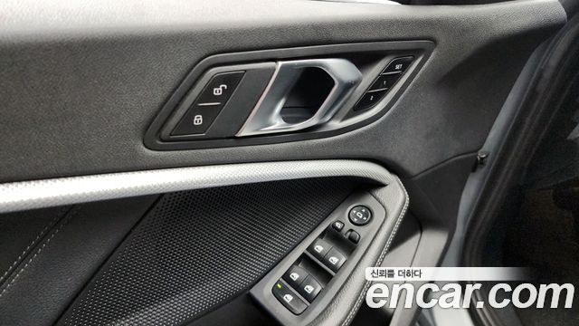 BMW 1 Series (F40) 120i Advantage 2022 — фото 29