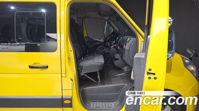 Renault Korea Master School Bus 15-Seater 2020 — фото 26