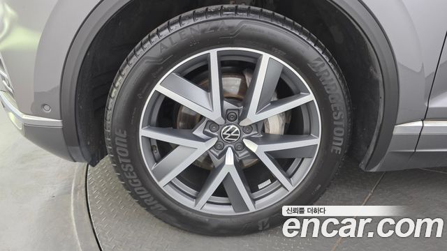 Volkswagen Touareg (III) 3.0 TDI Prestige 2023 — фото 5